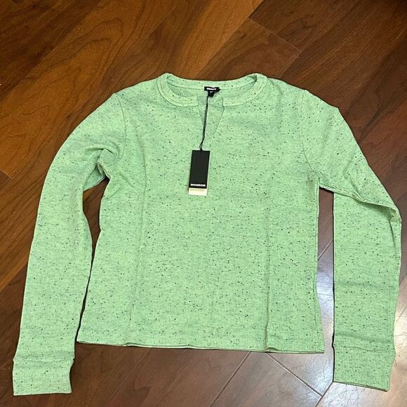Monrow NWT wasabi long sleeve open neck tee in XS‎ - Picture 1 of 5